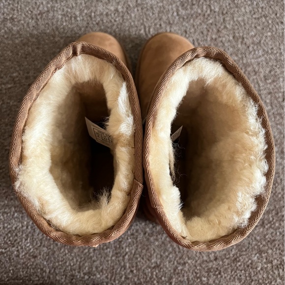 NIB UGG Classic Short Boots - Picture 7 of 14